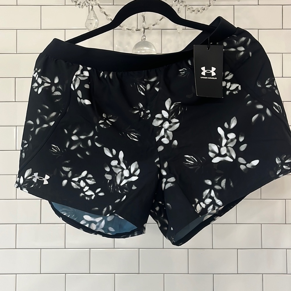 Nwt Under Armour shorts size M